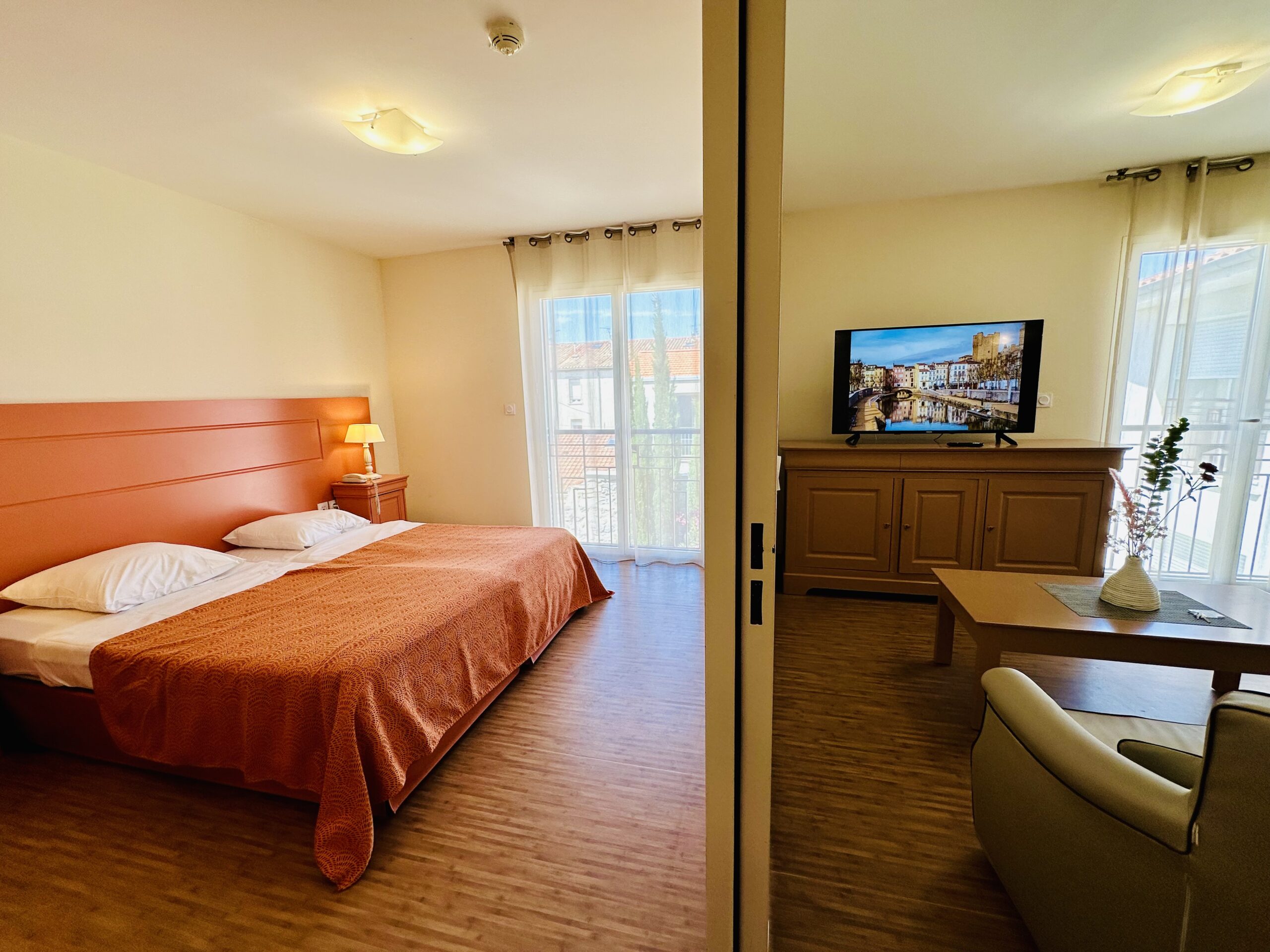 Chambre confortable dans la résidence personnes agées Narbonne Le Colisée